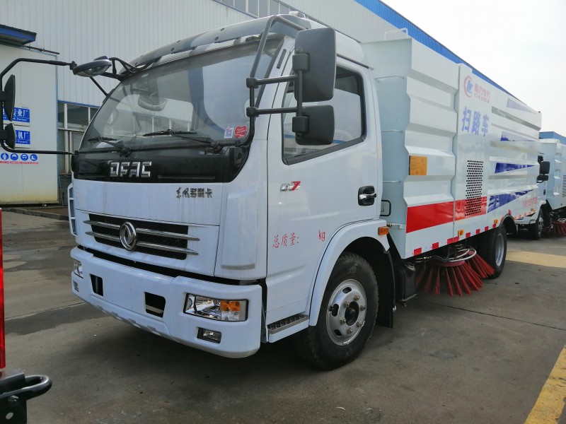 多利卡D7掃路車8噸掃路車