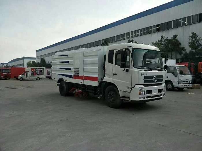 東風(fēng)天錦掃路車(chē)