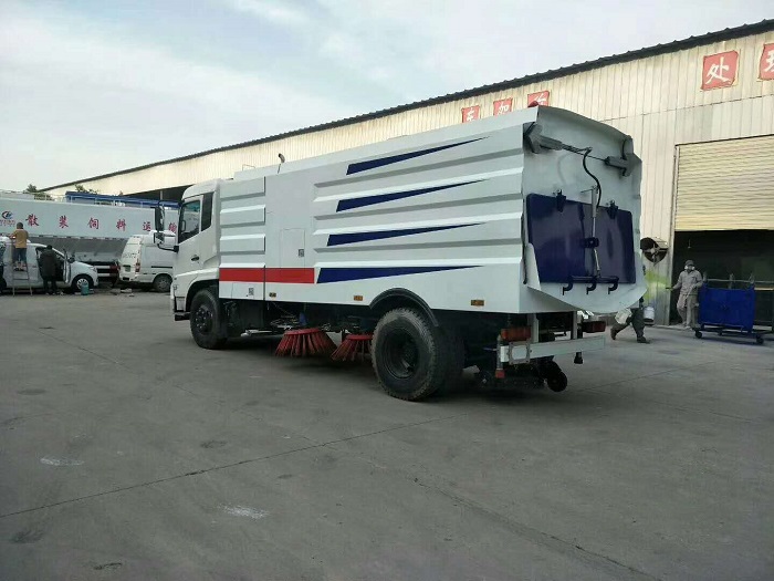 東風(fēng)天錦掃路車(chē)圖片