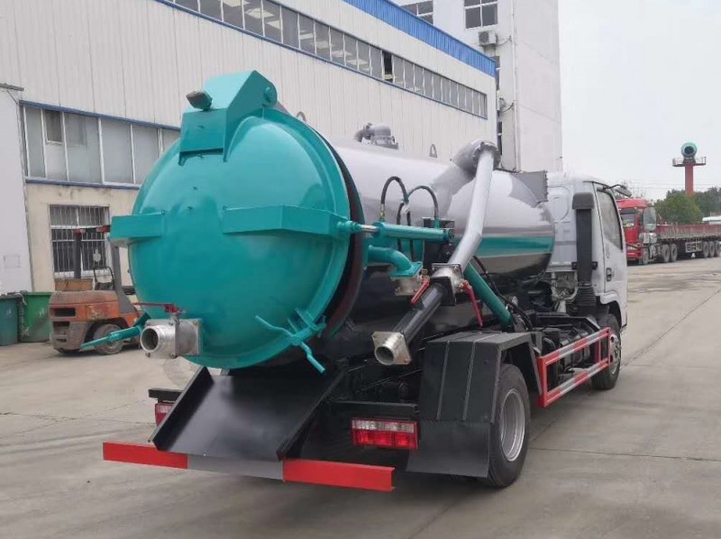 東風(fēng)多利卡5方吸污車(chē)