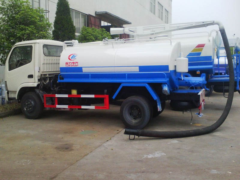 東風(fēng)小多利卡5方吸糞車