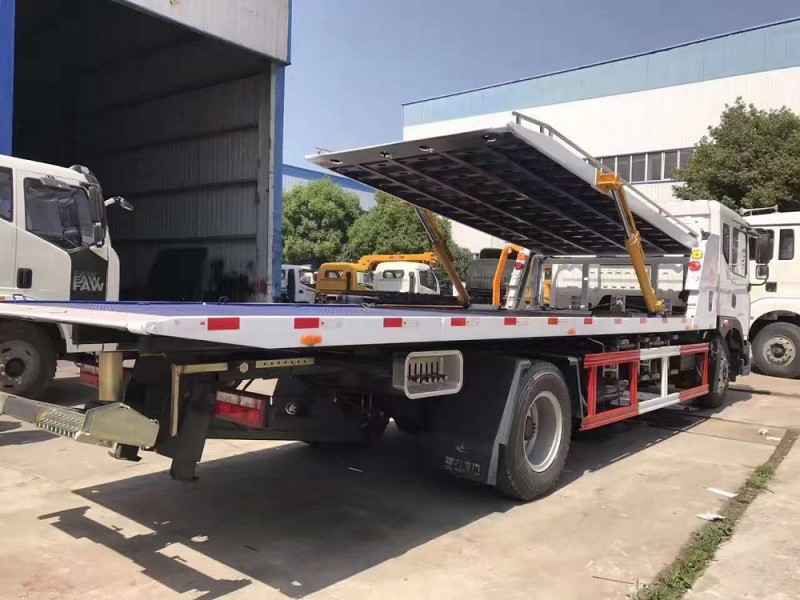 東風(fēng)D9一拖三清障車