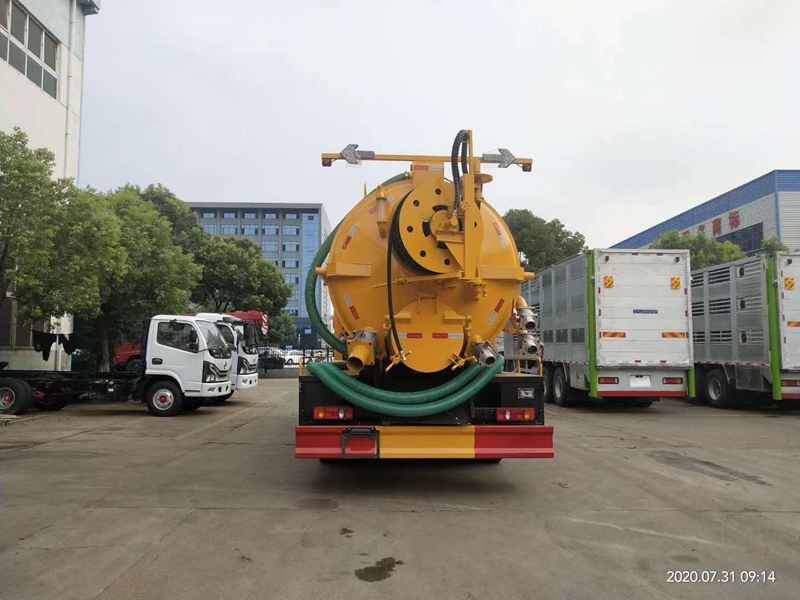 東風(fēng)天錦清洗吸污車圖片