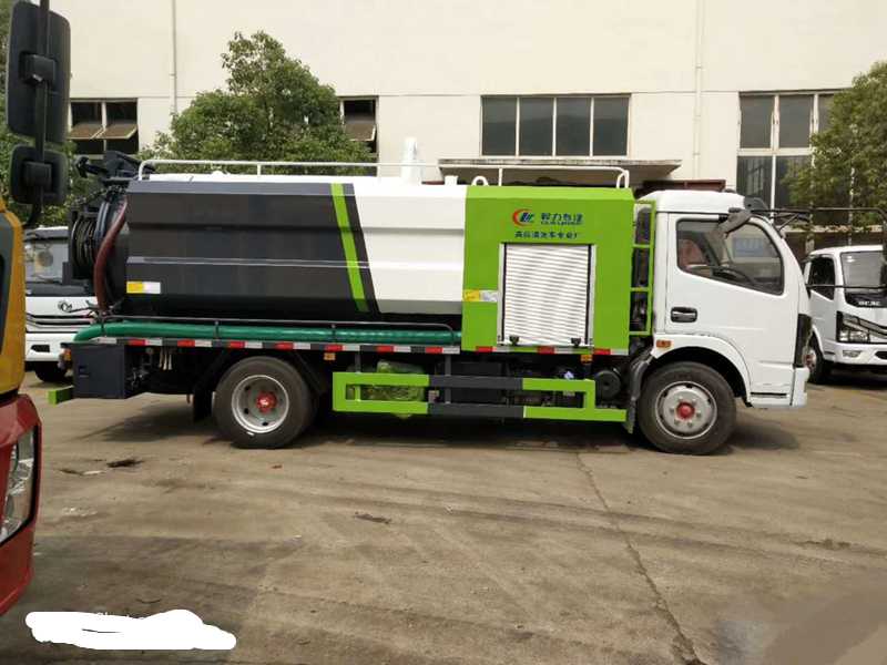 東風(fēng)多利卡清洗吸污車（10方）圖片
