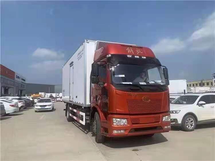 解放J6冷藏車