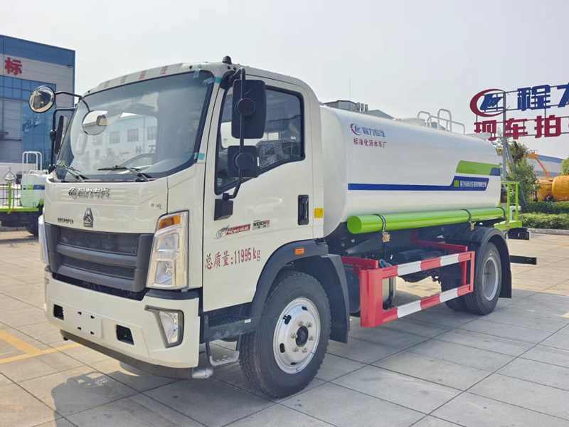 重汽豪沃灑水車(chē)（10方）